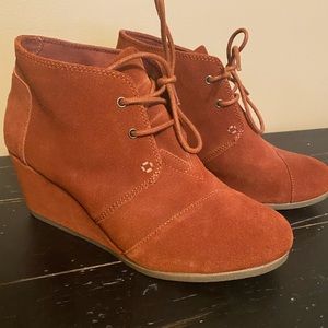Toms women’s lace up wedge bootie size 9